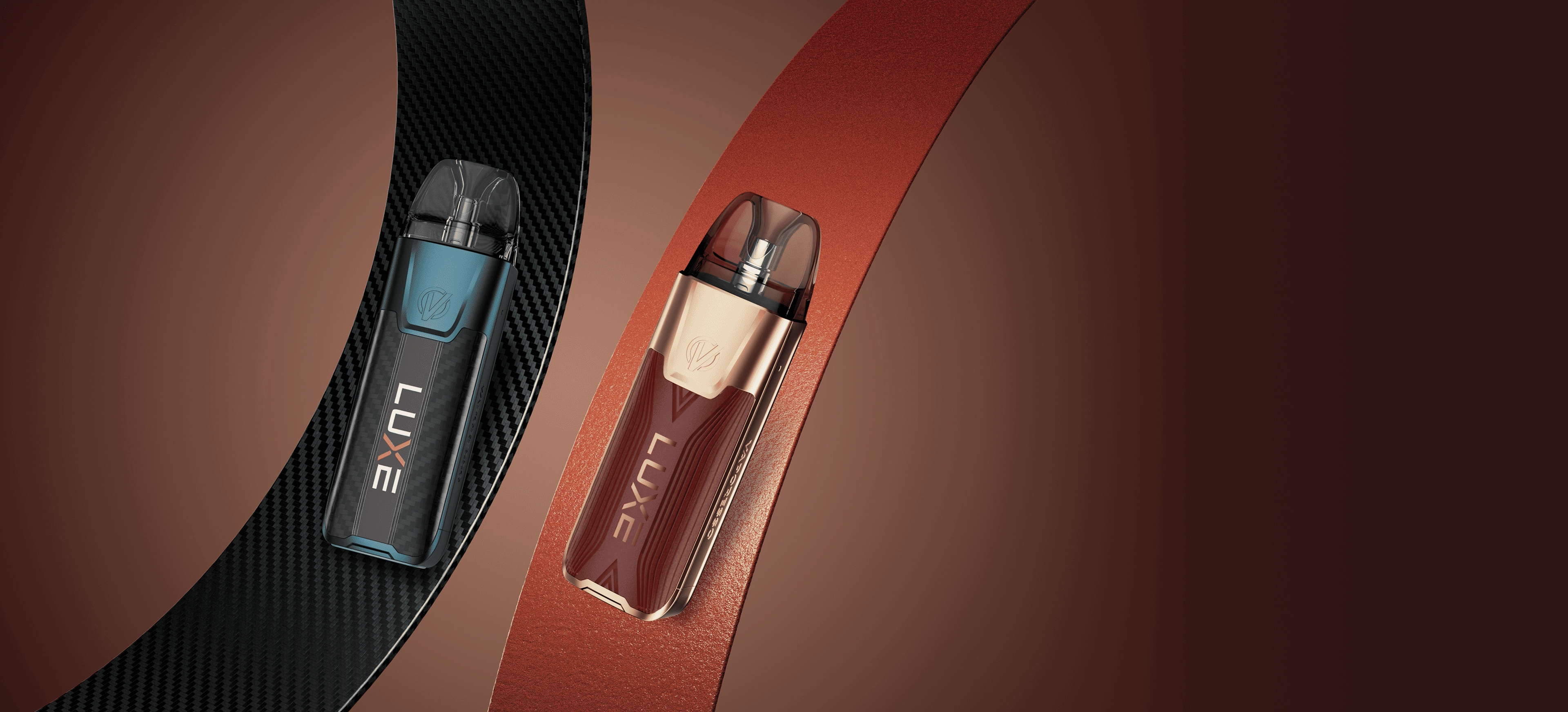 Dos dispositivos VAPORESSO LUXE XR MAX 2 en estilos diferentes. Este vaporizador profesional ofrece una estética personalizada sin renunciar a su reputación como uno de los mejores vaporizadores de alta potencia.