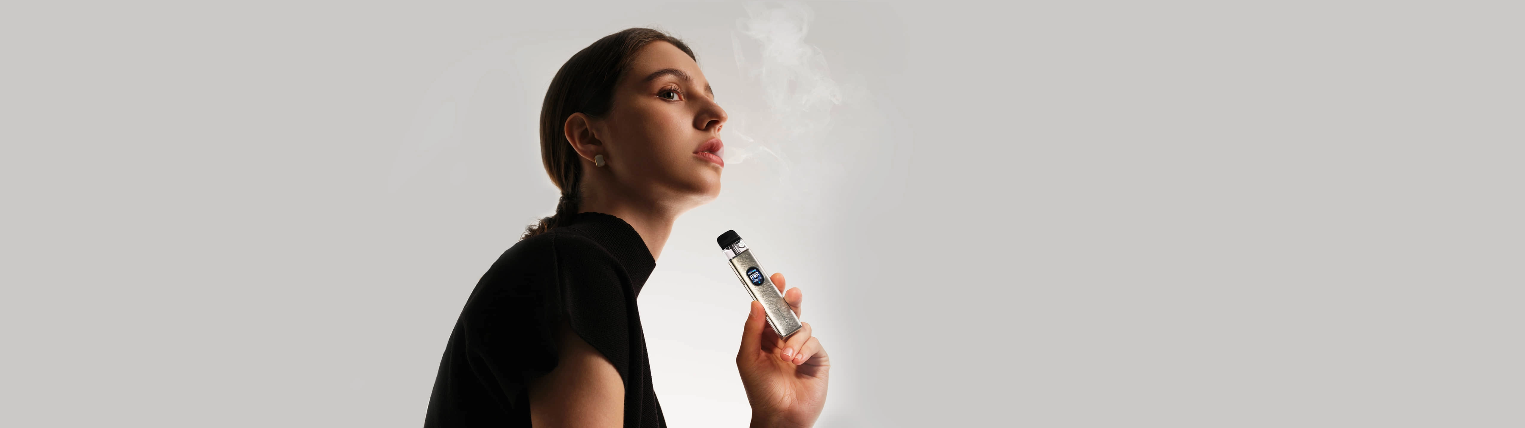 El dispositivo de vapeo VAPORESSO XROS 5 para sales de nicotina tiene un diseño elegante con flujo de aire ajustable y un tanque tipo pod a prueba de fugas para una experiencia de vapeo optimizada con sales de nicotina.